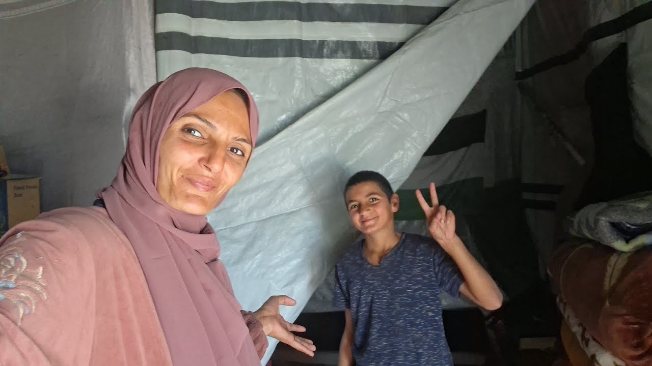 عاصفة ترابية ورياح عاتية تضرب خيام النازحين في غزة… صمود تحت القهر ⛺💔