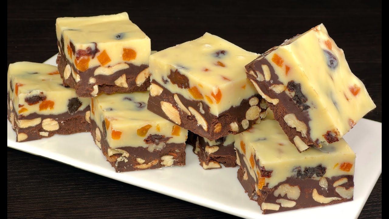 Süße Delikatesse in 10 Minuten: ein einfaches Schokoladendessert mit Nüssen und Trockenfrüchten!