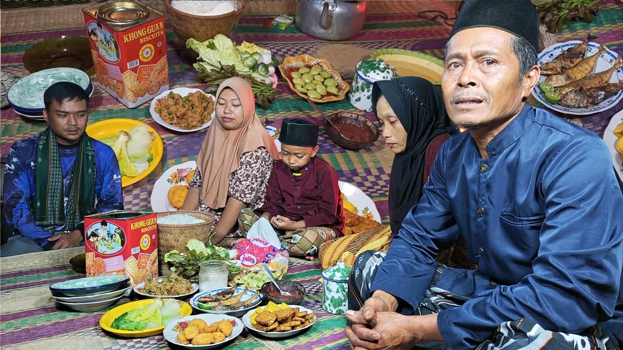 Beginilah Nikmatnya Makan Bersama Keluarga di Kampung