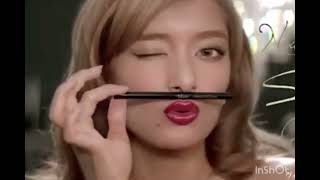 ローラ　ウィンク　キス顔