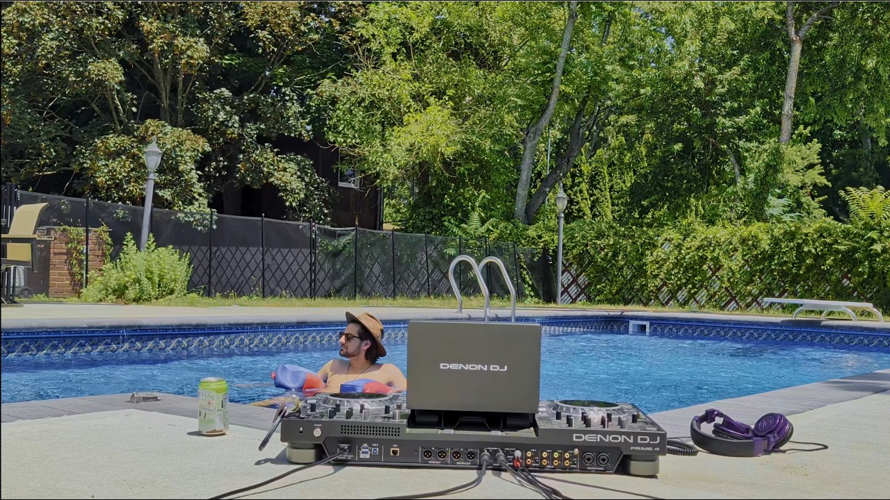 在 YouTube 上觀看「One Deeper | Poolside Deep House for Your Summer Days」 在 YouTube 上觀看「One Deeper | Poolside Deep House for Your Summer Days」