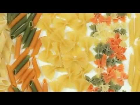 Video: Makaronu ēdieni