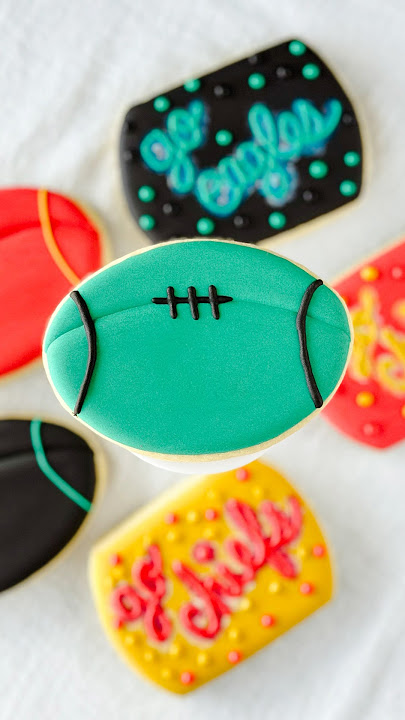 Super Bowl Eve 🏈 #enlightenedbakery #sugarcookies #royalicing #smallbusiness #footballcookies
