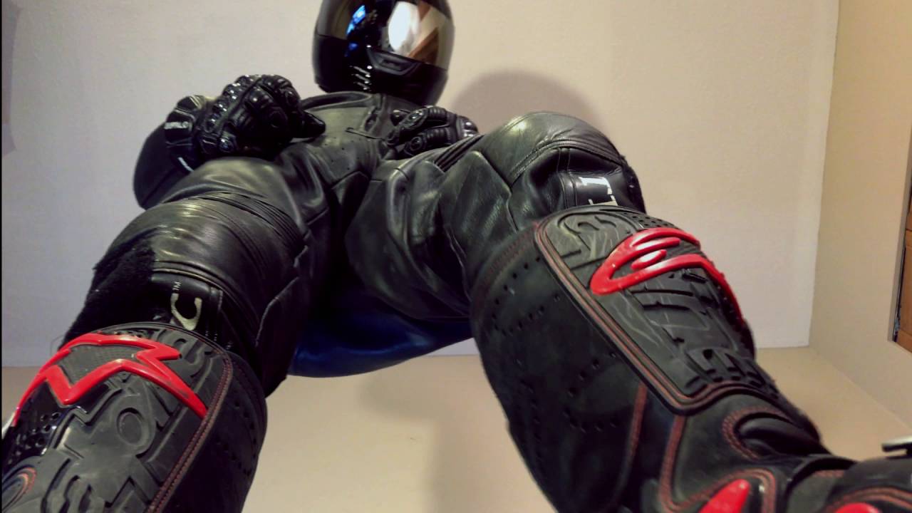 Alpinestars T8 Boots Stomp Iphone (POV 
