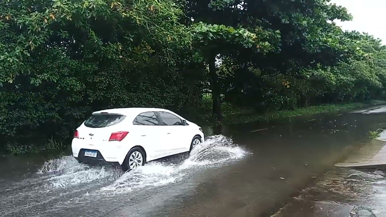 CHUVAS EM PERUÍBE: ALAGAMENTO EM AVENIDA DO CENTRO - FEVEREIRO DE 2026