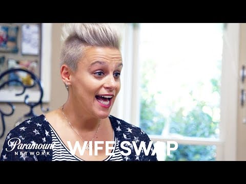 'did-you-vote-for-hillary?-family-introductions-|-wife-swap-sneak-peek