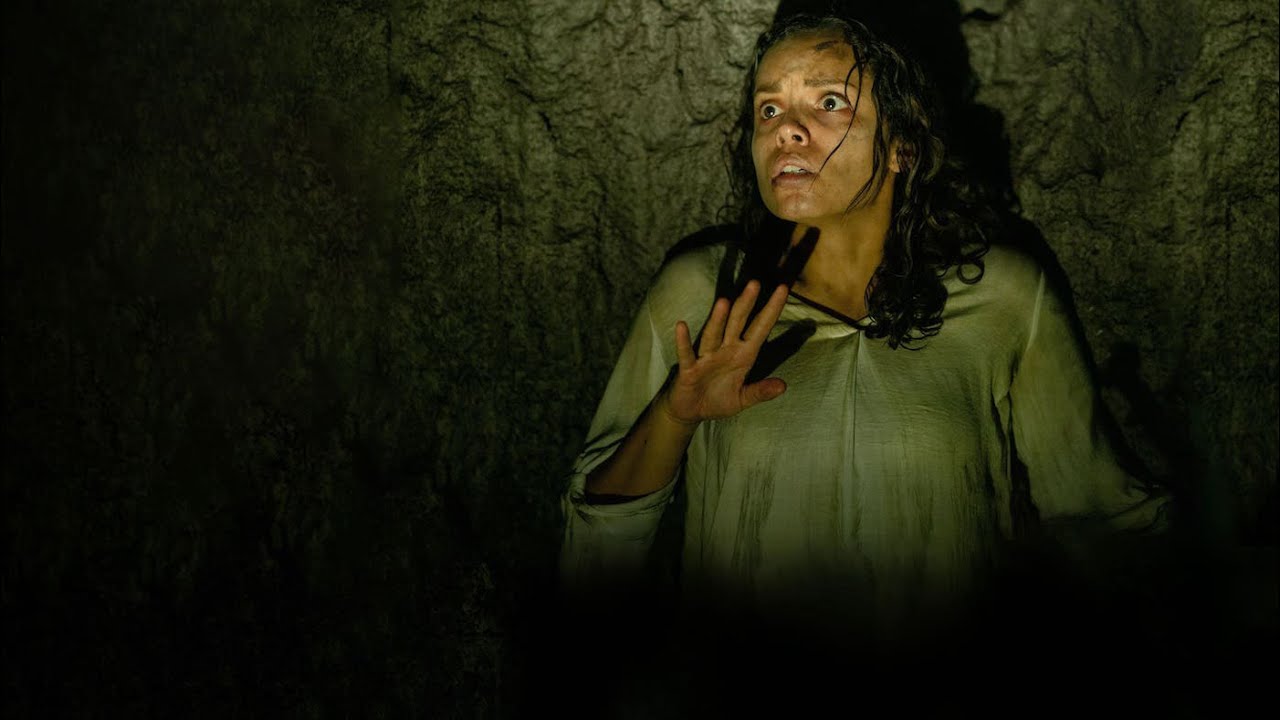 She finds something sinister in the basement of her rental house Barbarian recap YouTube