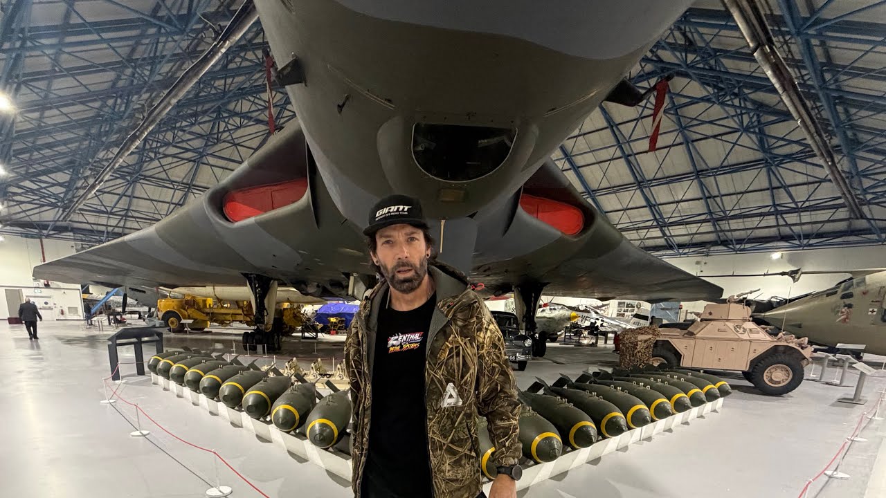 I GET UP CLOSE TO A LANCASTER BOMBER !!!