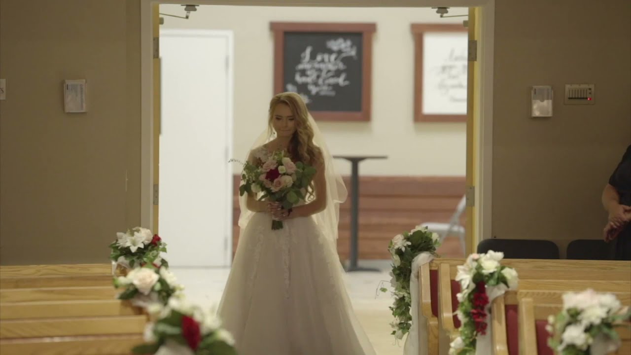 Bride Sings as She Walks Down the Aisle  Hard not to cry