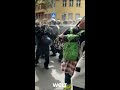 SPONTANE DEMO Querdenker Provozieren Pfeffersprayeinsatz In Berlin WELT Shorts