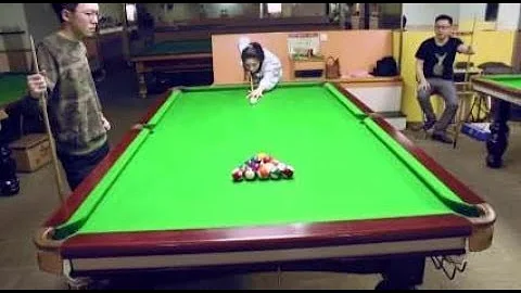 Chinese woman pulls off incredible trick shot - DayDayNews