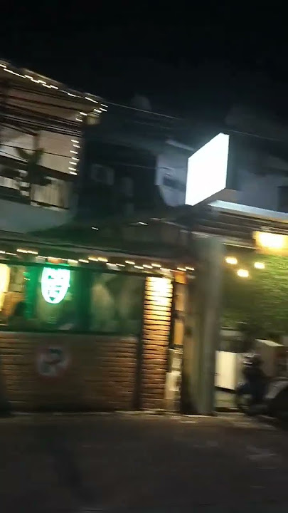 Suasana Malam Di Jl. Dewi Sri, Kuta Bali.