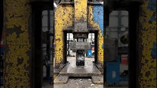 Hydraulic Press vs iPhone 📱💥 | Crushing#hydraulicpress #iphone #crushing #satisfying #experiment 