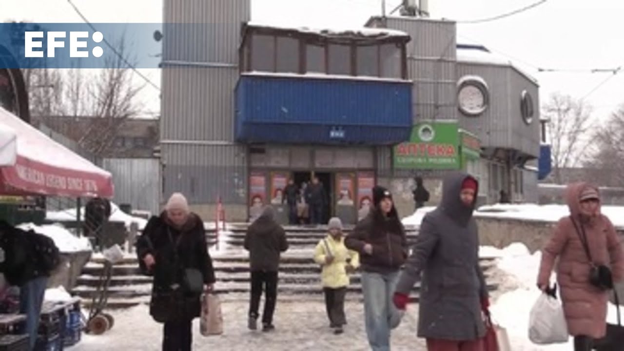 Sin calefacción y a temperaturas extremas, Kiev cambia de hábitos para seguir funcionando