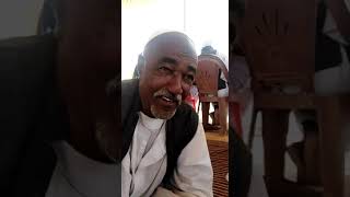 شاعر سوداني يتغزل في الدكتوره بي دواء البقر😂😂