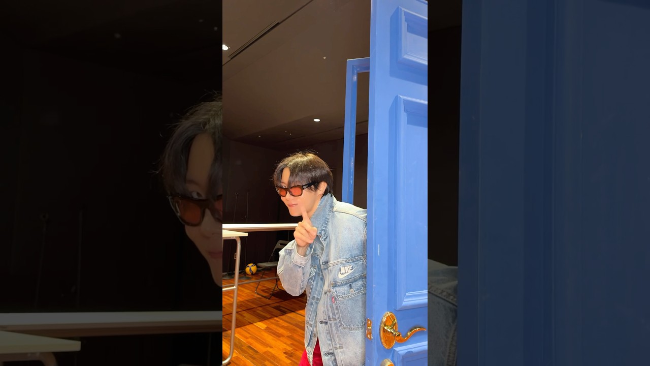☝️✌️🤟 with #jhope #제이홉 #BOYNEXTDOOR #보이넥스트도어 #리우 #RIWOO #운학 #WOONHAK #BND_BOYLIFE #Count_To_Love