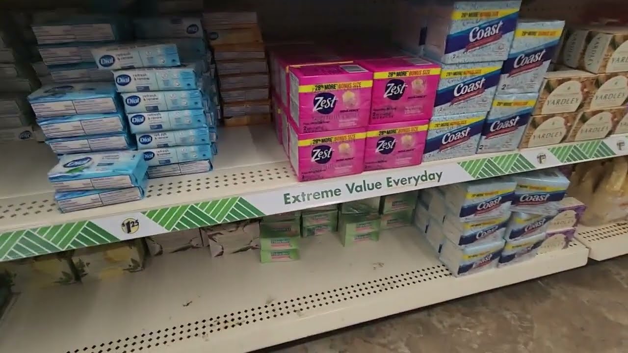 Организация полок с мылом Dollar Tree и безрецептурными препаратами (мягко говоря)