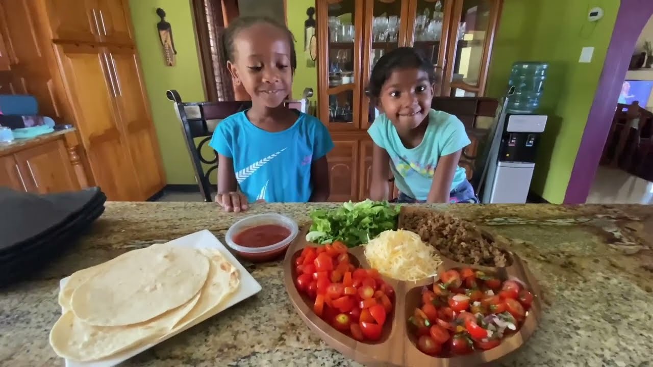Kids making Tacos.
