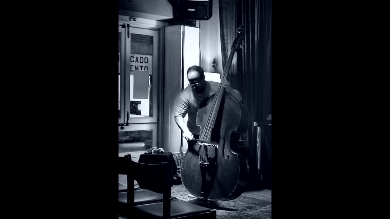 solo @ Cossoul, Lisbon - James Banner (Bass)