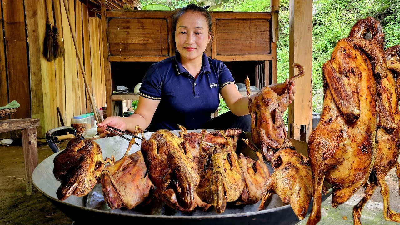 How to cook a whole fried duck to sell at the country market - Harvest corn for storage | Ly Thi Tam