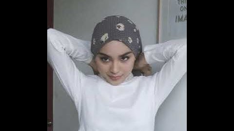 UMMA Hijab Tutorial #22 - The Wave Pleated Scarf Thyme in Blue