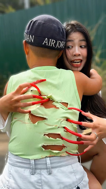 ToRung comedy: long nails 😱