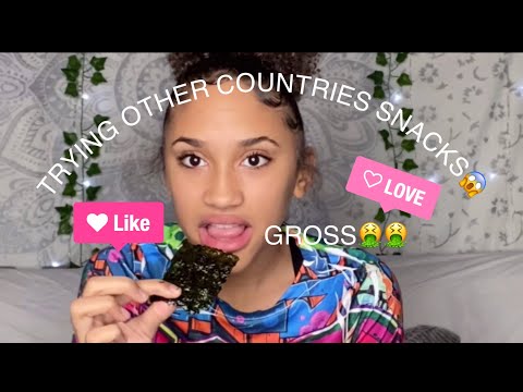 TRYING OTHER COUNTRIES SNACKS!!! II LALASOLIT