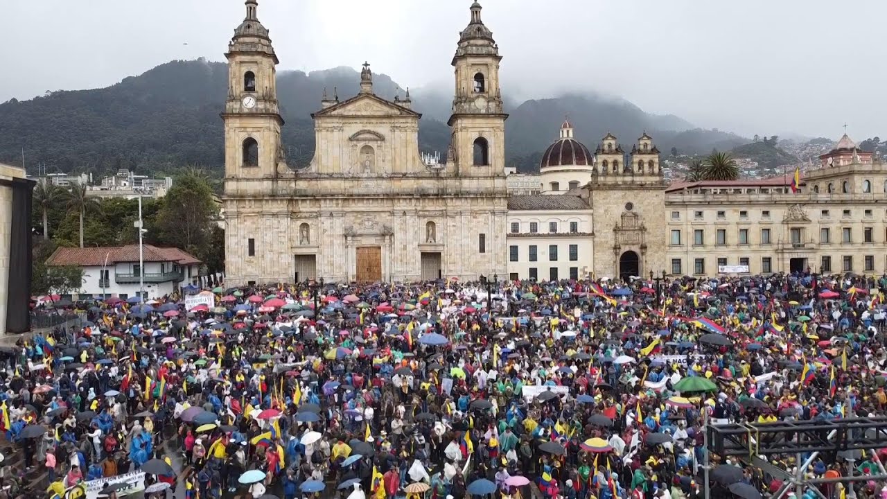 Army veterans and former police protest in Colombia