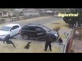 Doberman defiende a su dueño de ladrones