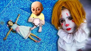 Baby in yellow vs. It Pennywise. Младенец в желтом и Оно в заброшенном лагере