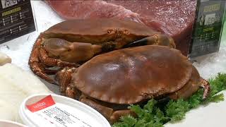 Roper reabre su pescadería con productos traídos desde Galicia en avión