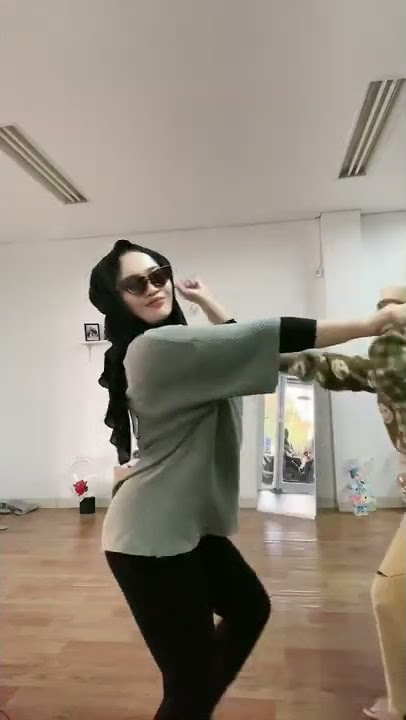 hijab ukhti menonjol