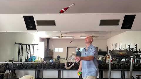 Juggling 4 Different Objects