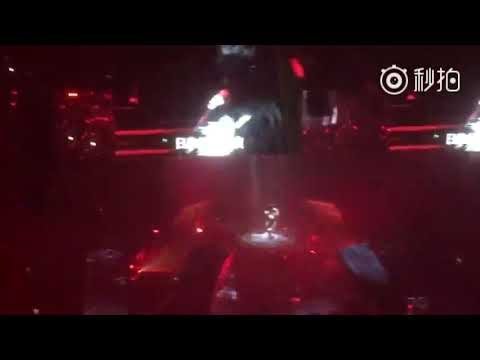 华晨宇20171014同樣《齊天》開場 火星演唱會