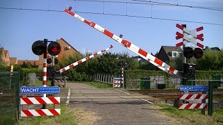 Spoorwegovergang Heemskerk  Dutch Railroad Crossing