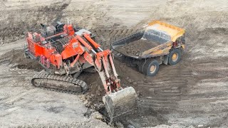 Backhoe Digging Hitachi Ex 2500 Excavator’s || Loading Hd 785 komatsu Dump trucks