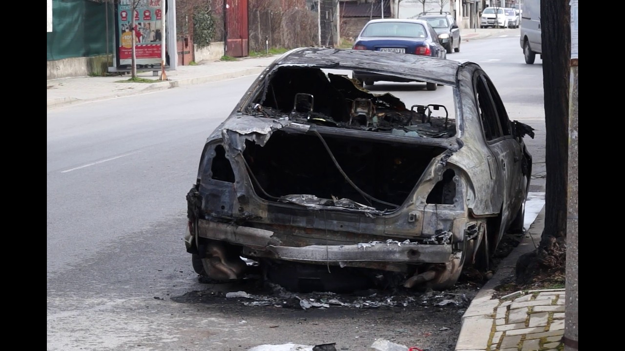 Запалиха лек автомобил в ДУпница