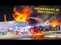 [GROSSBRAND BRUCHSAL] Lagerhalle lichterloh in Vollbrand | Flammeninferno + Großeinsatz Feuerwehr 🔥