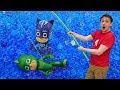 Giochi per bambini. PJ Masks Super Pigiamini vanno a pesca. Giocattoli dei cartoni animati