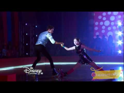 Soy luna-luna y Matteo patinan juntos en la competencia internacional y Matteo le besa a luna