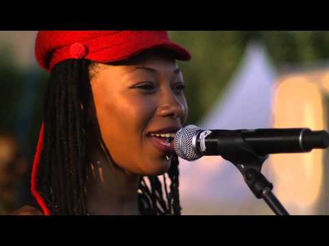 Fatoumata Diawara - Bakonoba (Official)