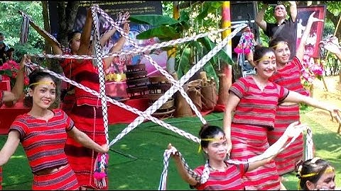 Khám Phá Câu Chuyện Đặt Họ Hồ Của Người Pa Kô A Lưới: Một Phong Tục Độc Đáo.