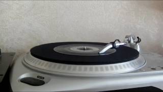 Bitty McLean - It Keeps Raining (Brilliant 1993).