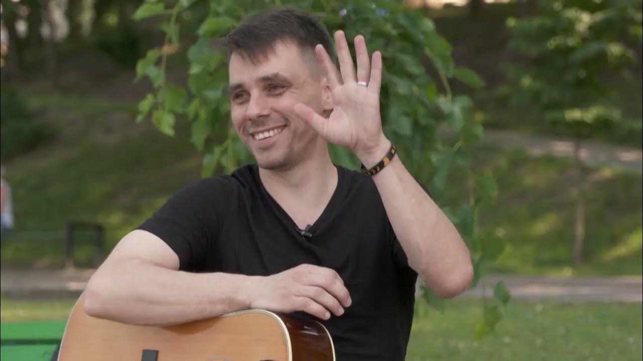 Ведущий с микрофоном. Тамада рязань. Кто поет повело. Кто поет повело. Авторадио блоггер.