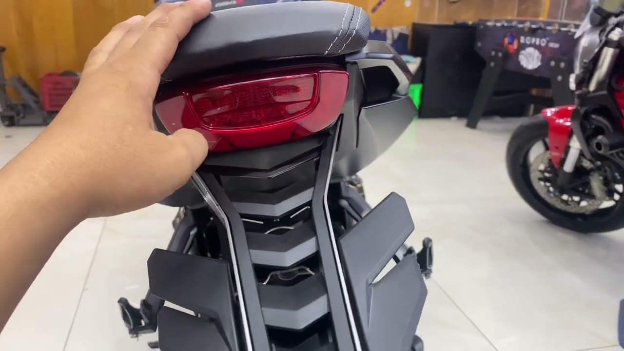 Suzuki GSX-R150 23tr800 Honda CB650R 164tr800Ducati Monster 821 12xtr800.Mua xe chơi tết ae eiii