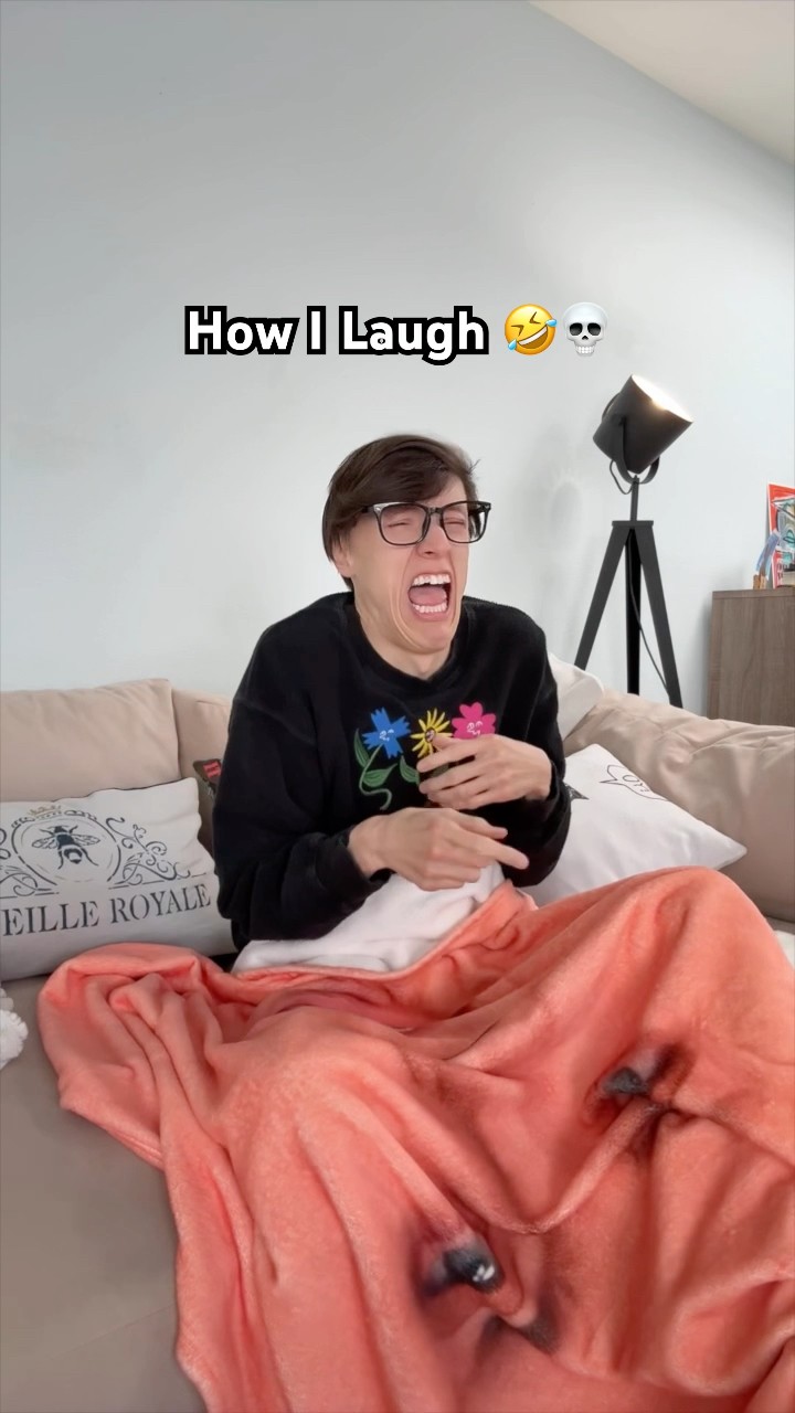 How Normal People Laugh vs ME LAUGHiNG #TheManniiShow.com/series