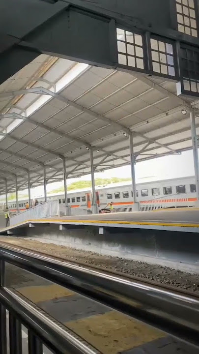 JJ KA AIRLANGGA SBI-PSE MASUK STASIUN BOJONEGORO #railfansindonesia