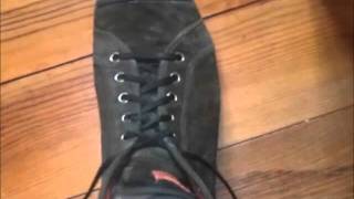 Comment nouer ses lacets quand on est gaucher.wmv