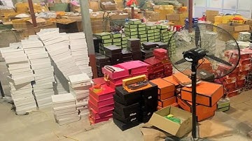 Đột kích kho hàng hiệu khủng toàn Louis Vuitton, Bvlgari, Gucci, Hermes... nhập lậu