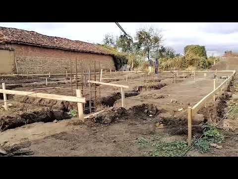Видео: Видове основи (73 снимки): плитки основи за частна къща, фондация за съвместно предприятие и SNiP, кой тип е по -добър